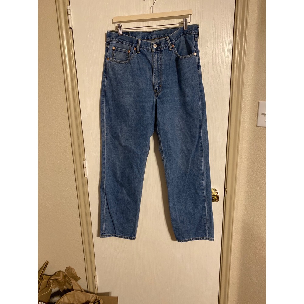 Levis 550 Relaxed Fit Tapered Leg Jeans Medium Wash Blue Mens 36x32
0312